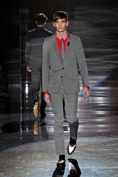 Look 10